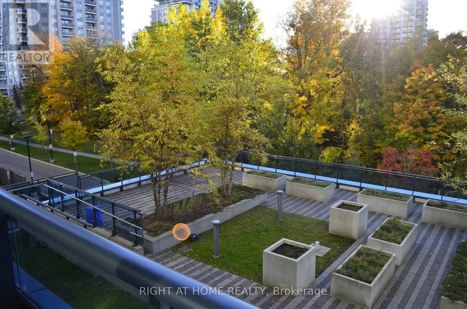 323 - 7900 BATHURST STREET
