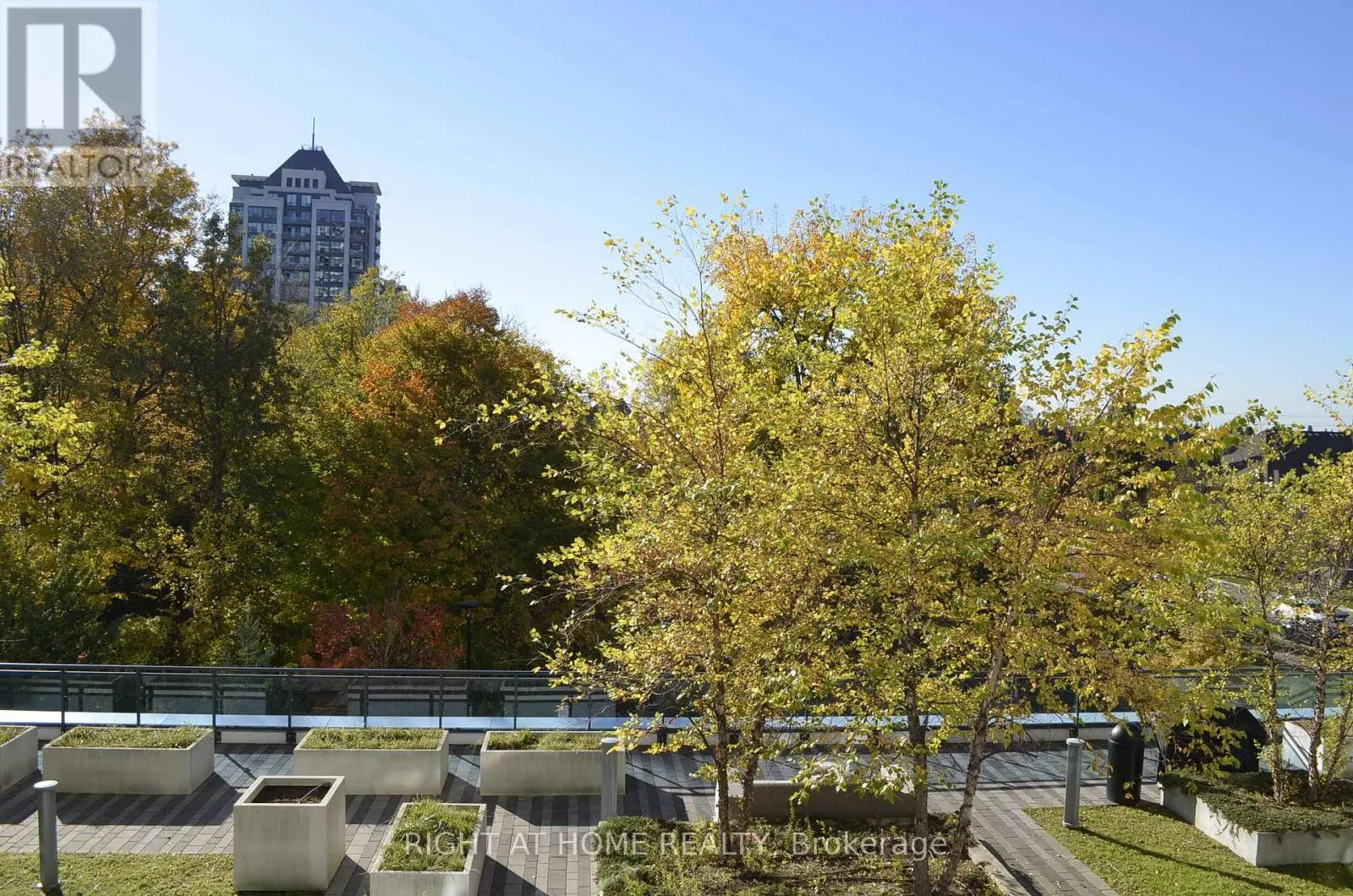 323 - 7900 BATHURST STREET