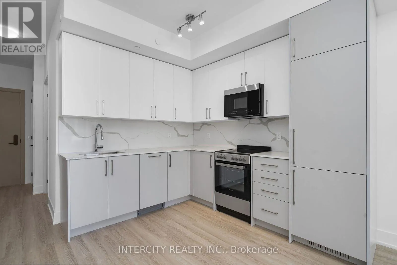 355 - 2075 KING ROAD