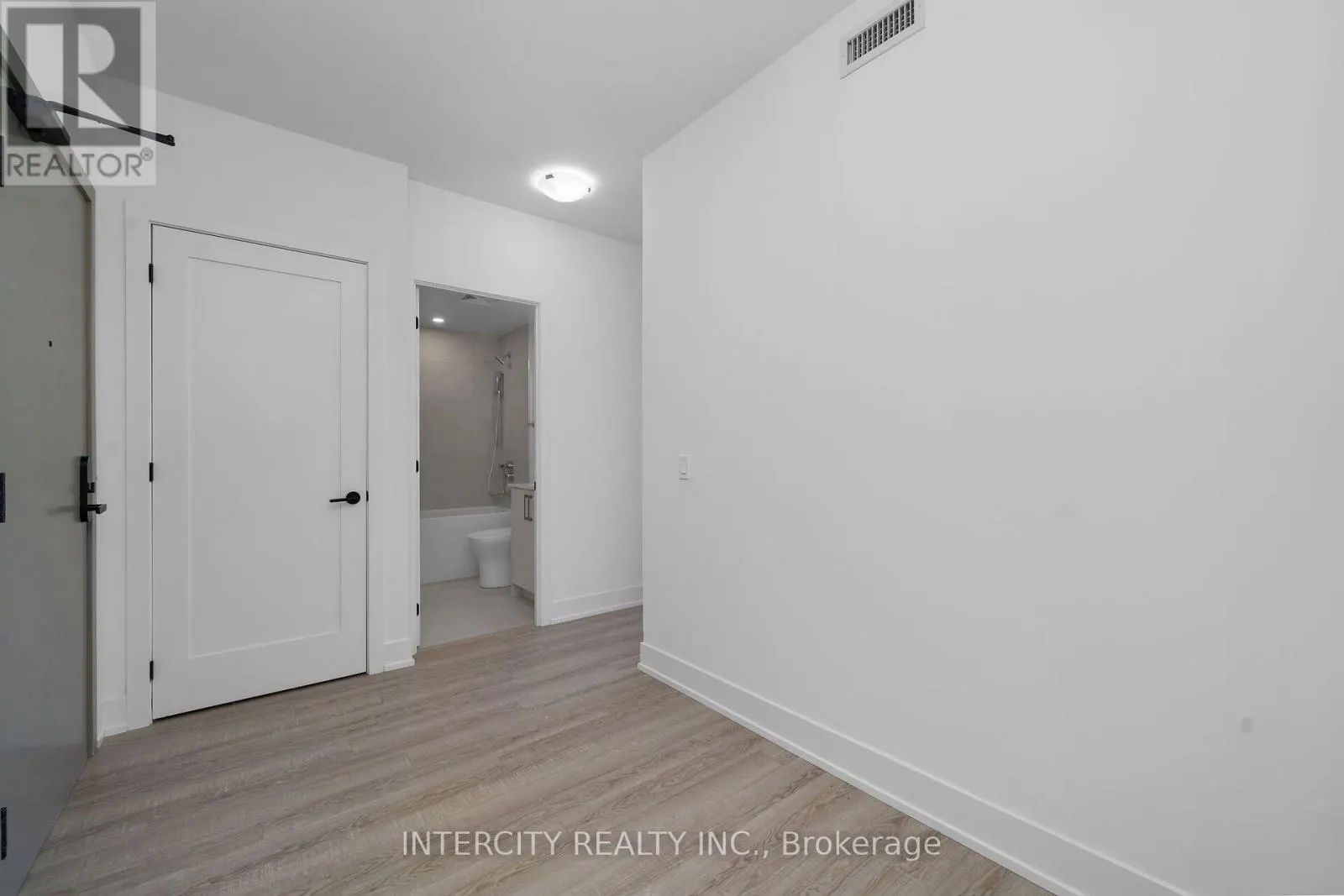 355 - 2075 KING ROAD
