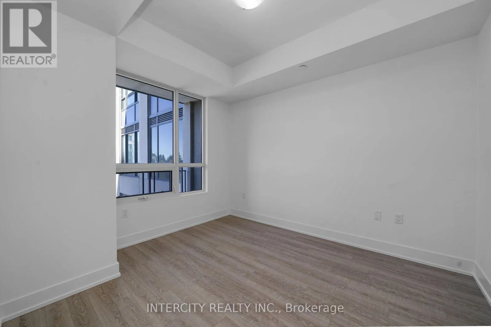 355 - 2075 KING ROAD