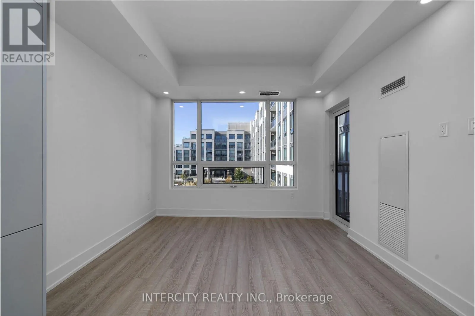 355 - 2075 KING ROAD
