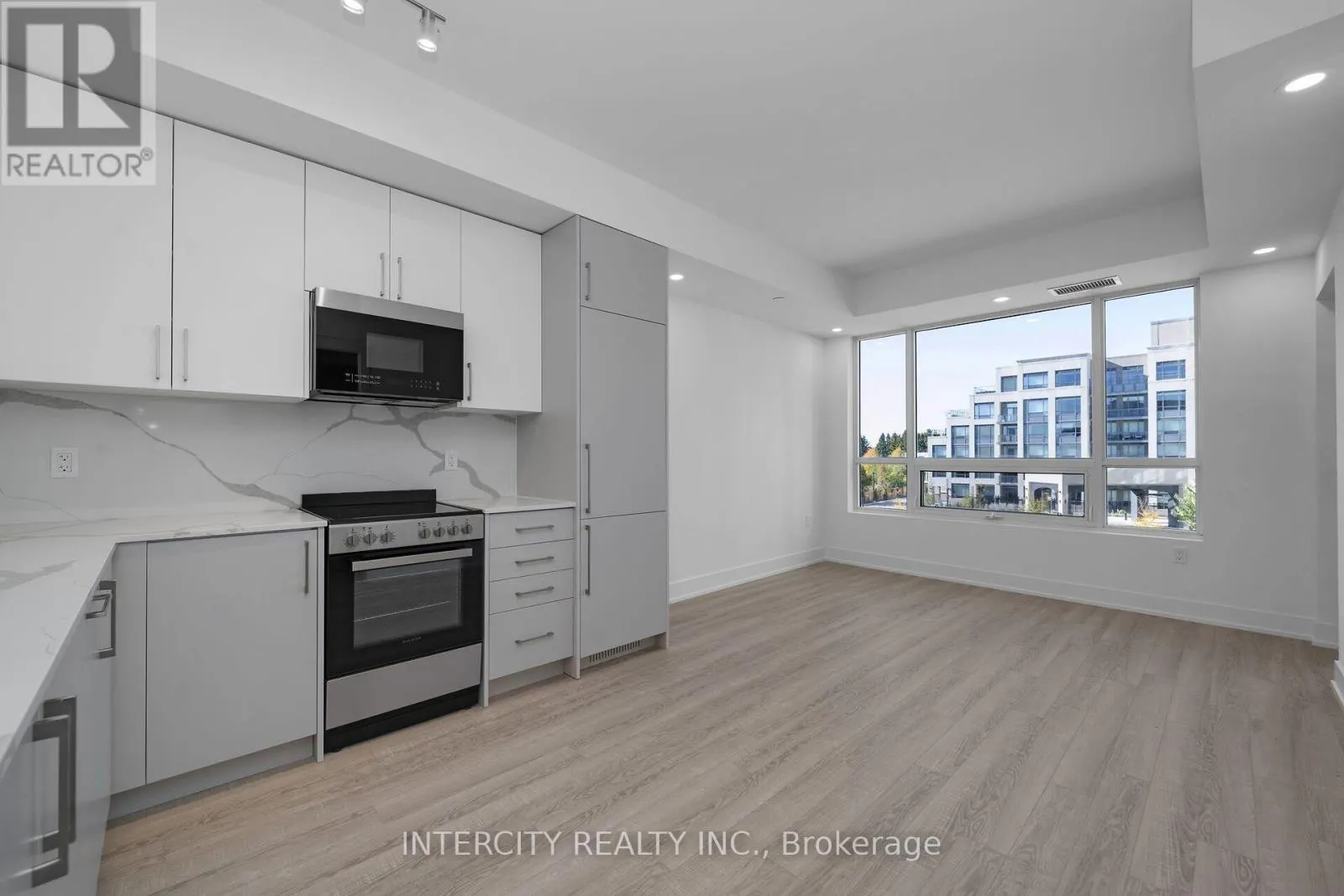355 - 2075 KING ROAD