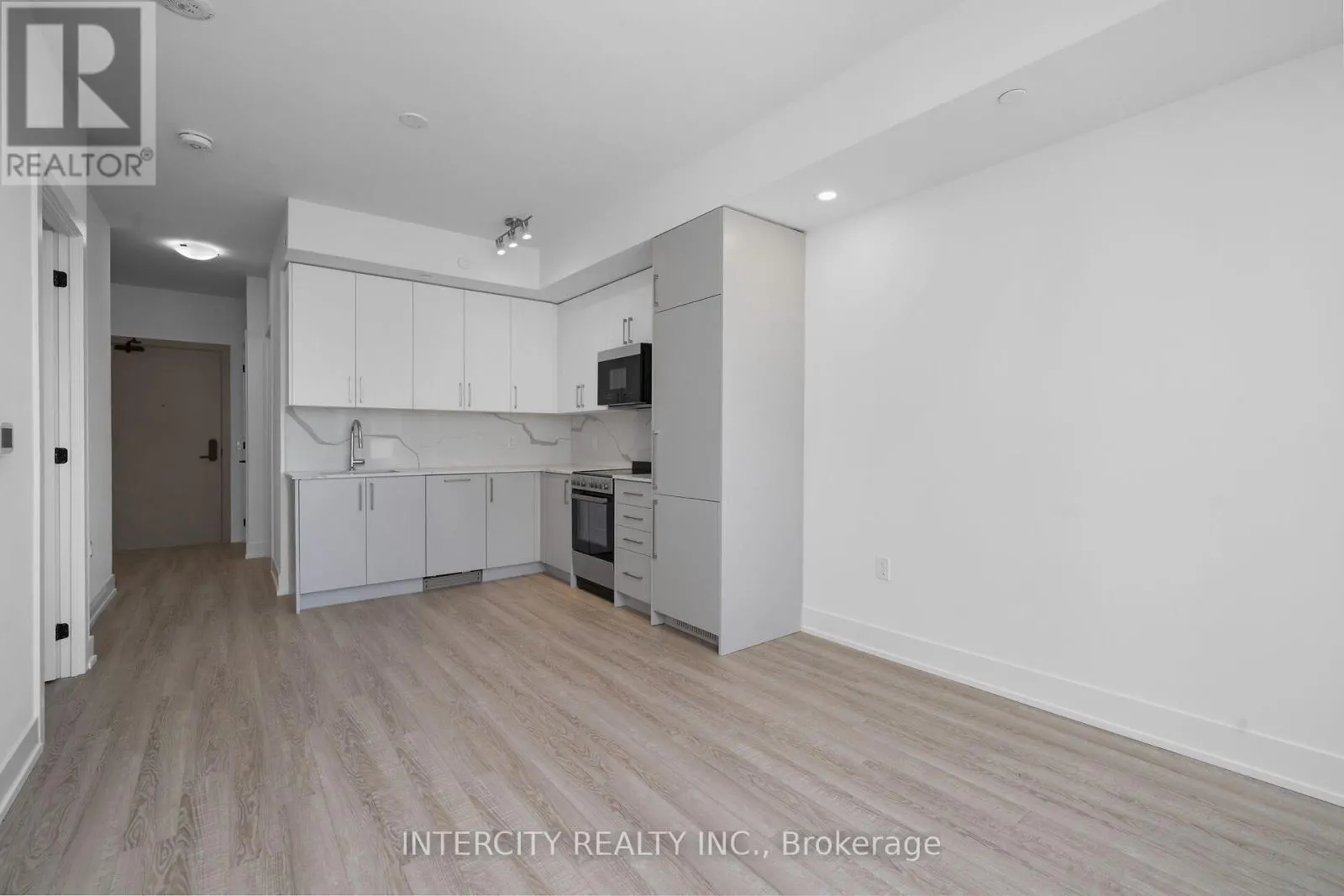 355 - 2075 KING ROAD