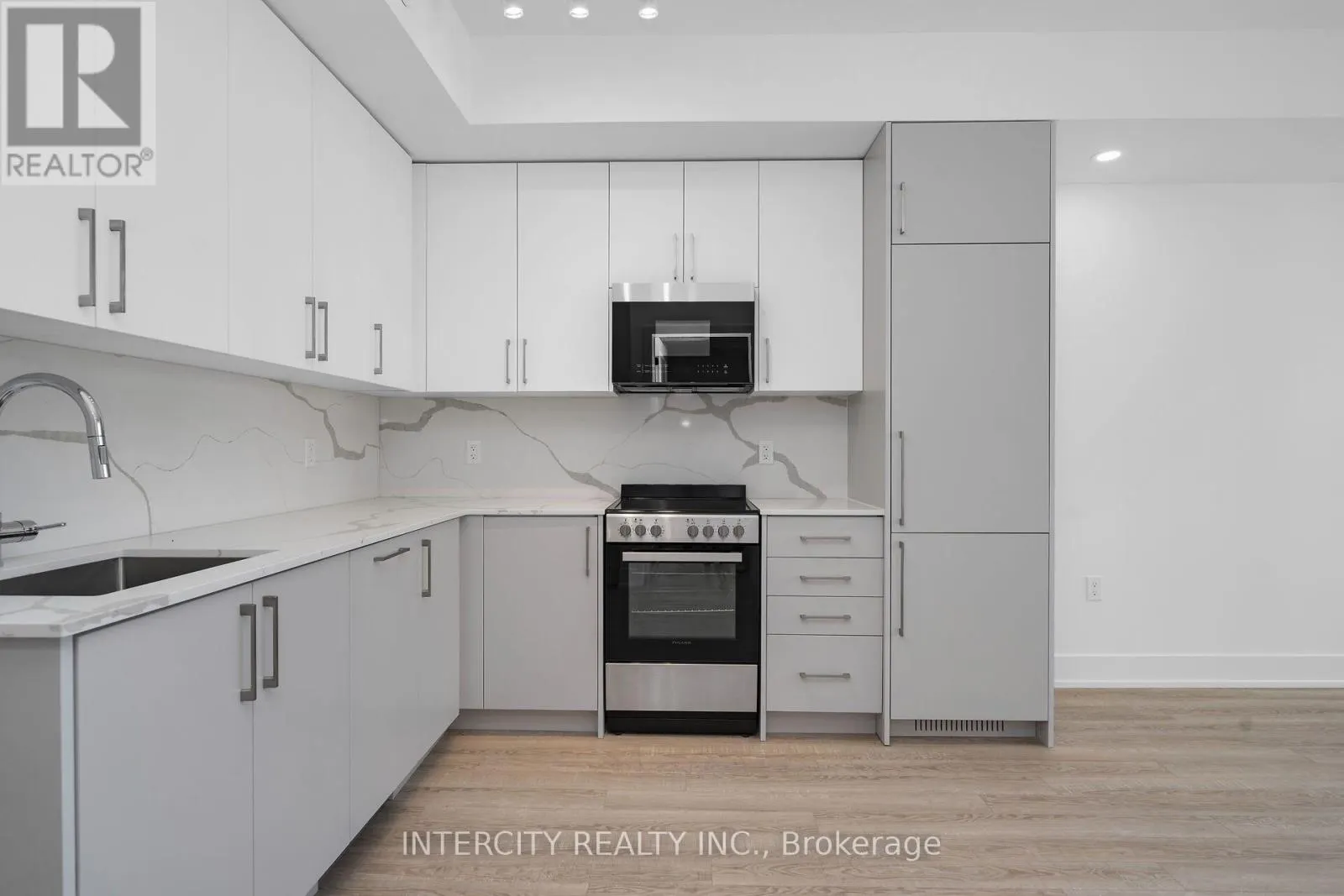 355 - 2075 KING ROAD