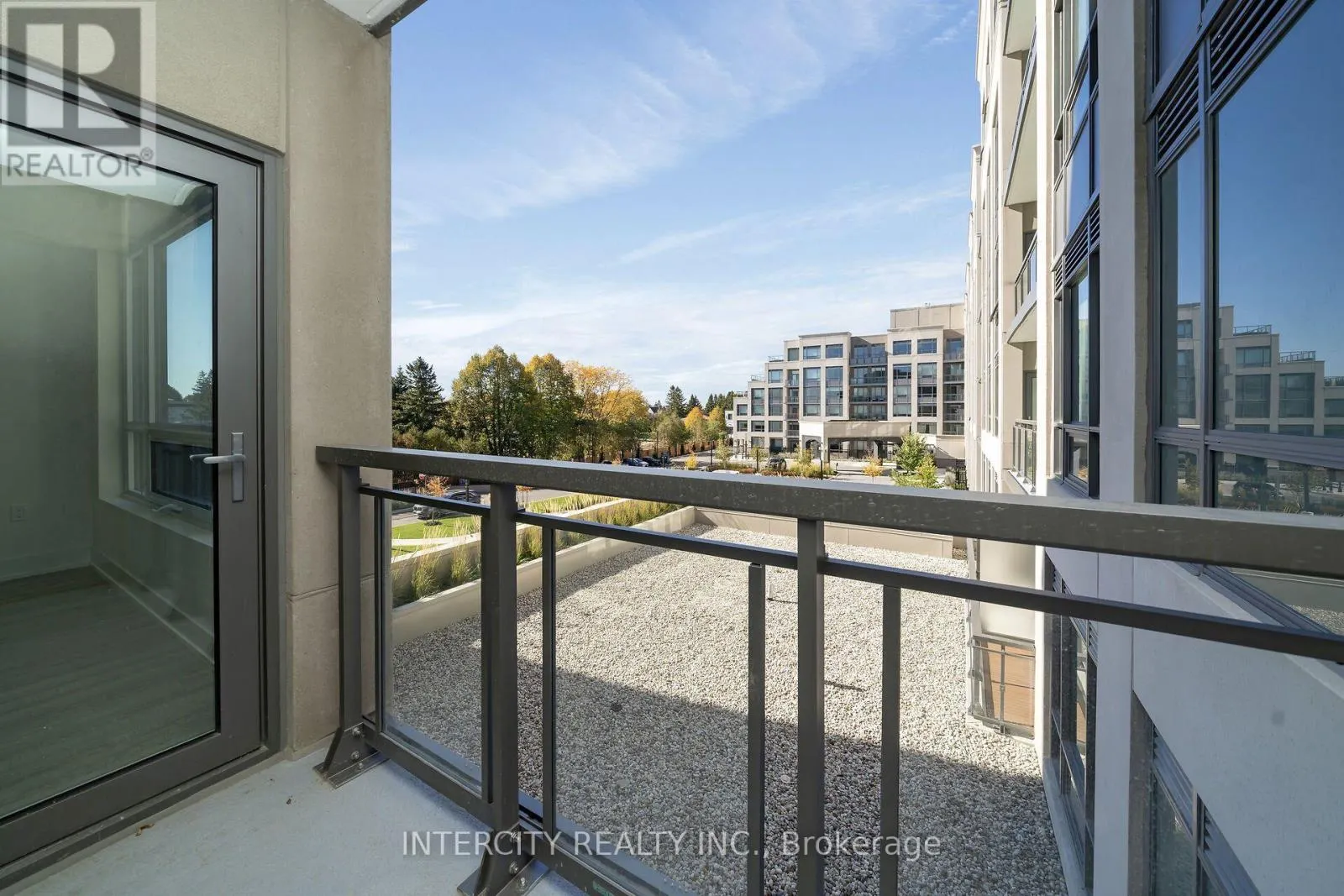 355 - 2075 KING ROAD