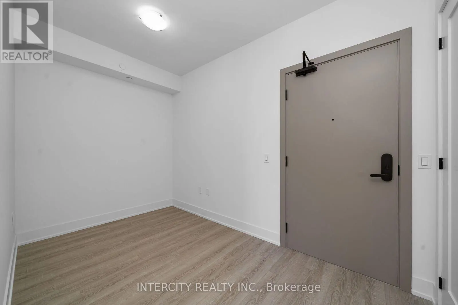 355 - 2075 KING ROAD