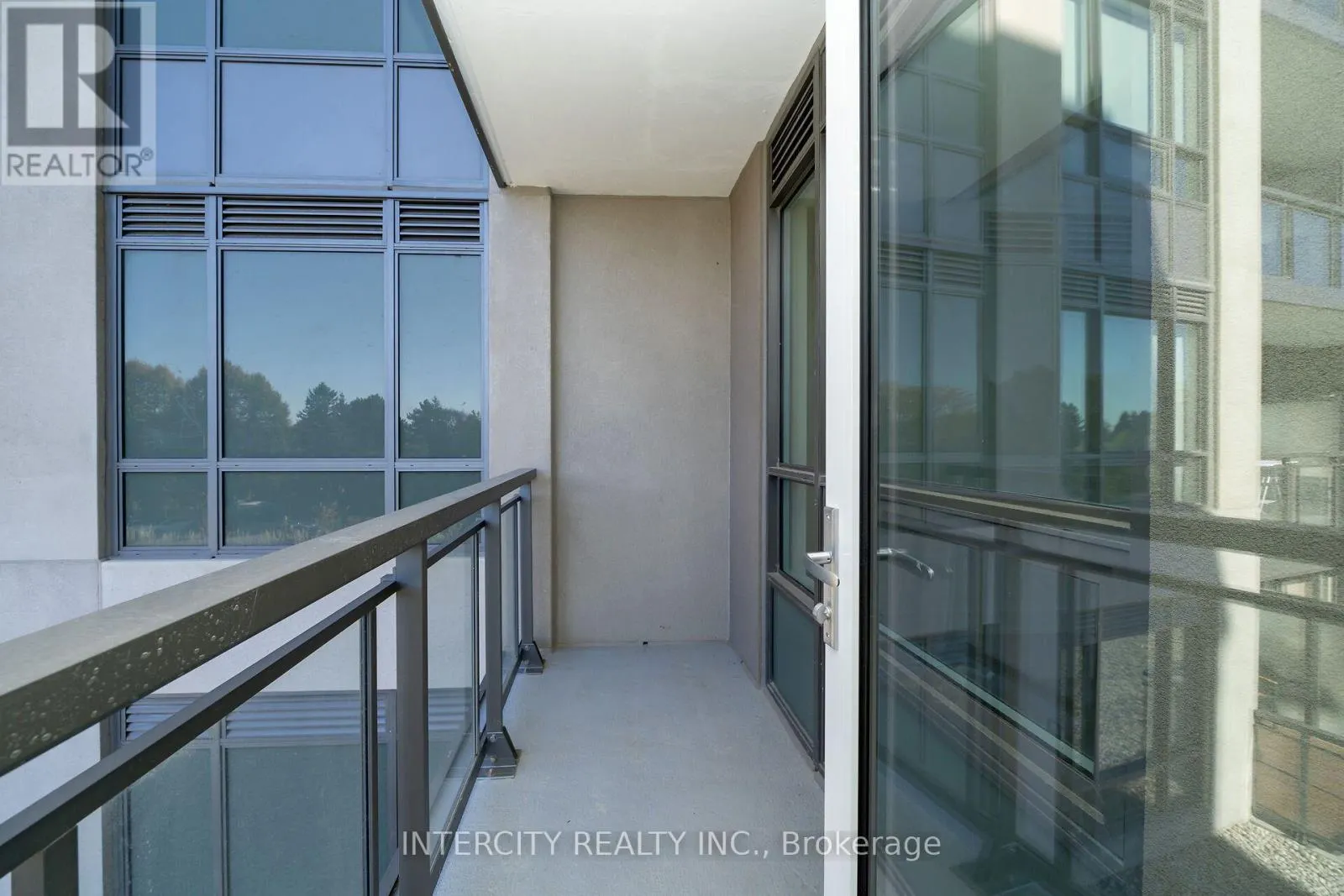 355 - 2075 KING ROAD