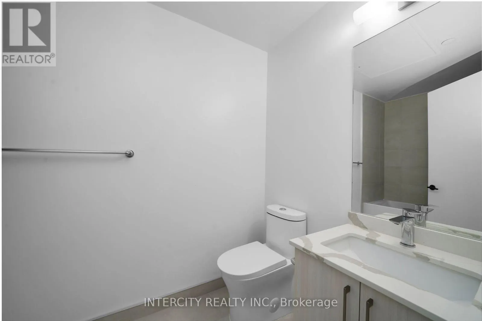 323 - 2075 KING ROAD