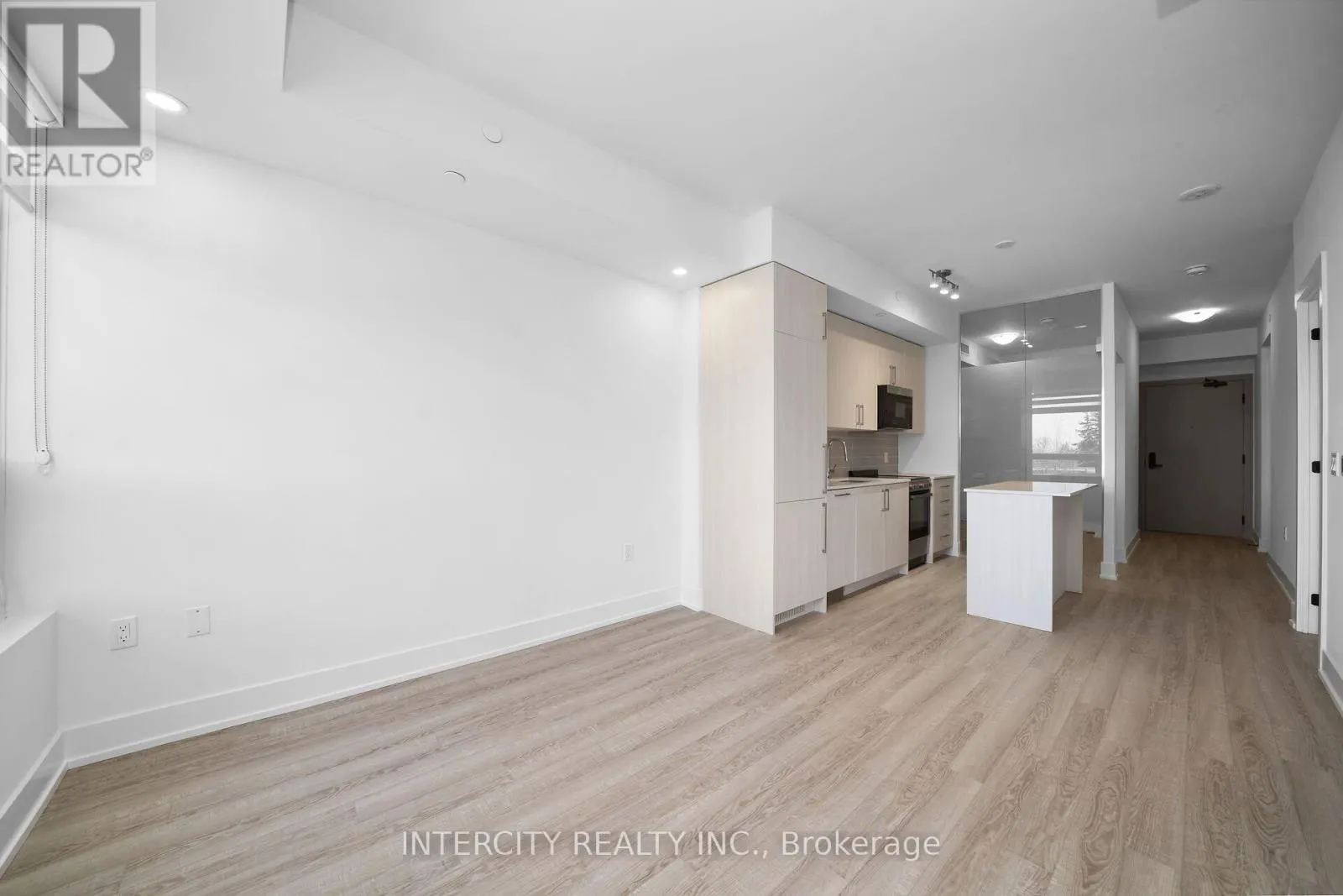 323 - 2075 KING ROAD