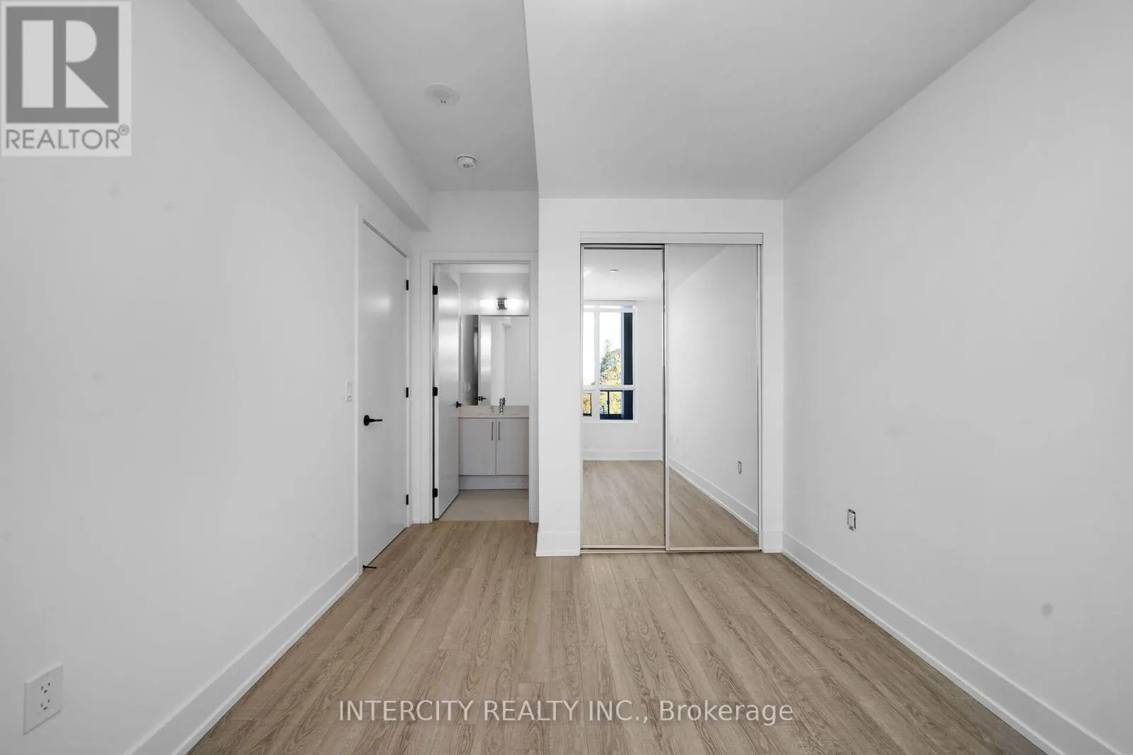 323 - 2075 KING ROAD