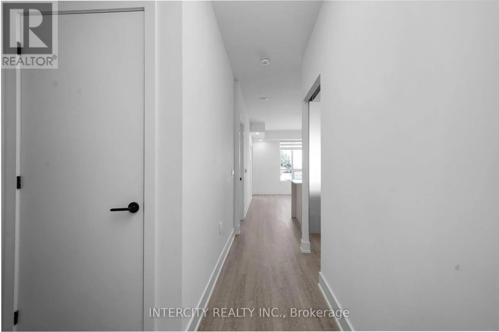 323 - 2075 KING ROAD