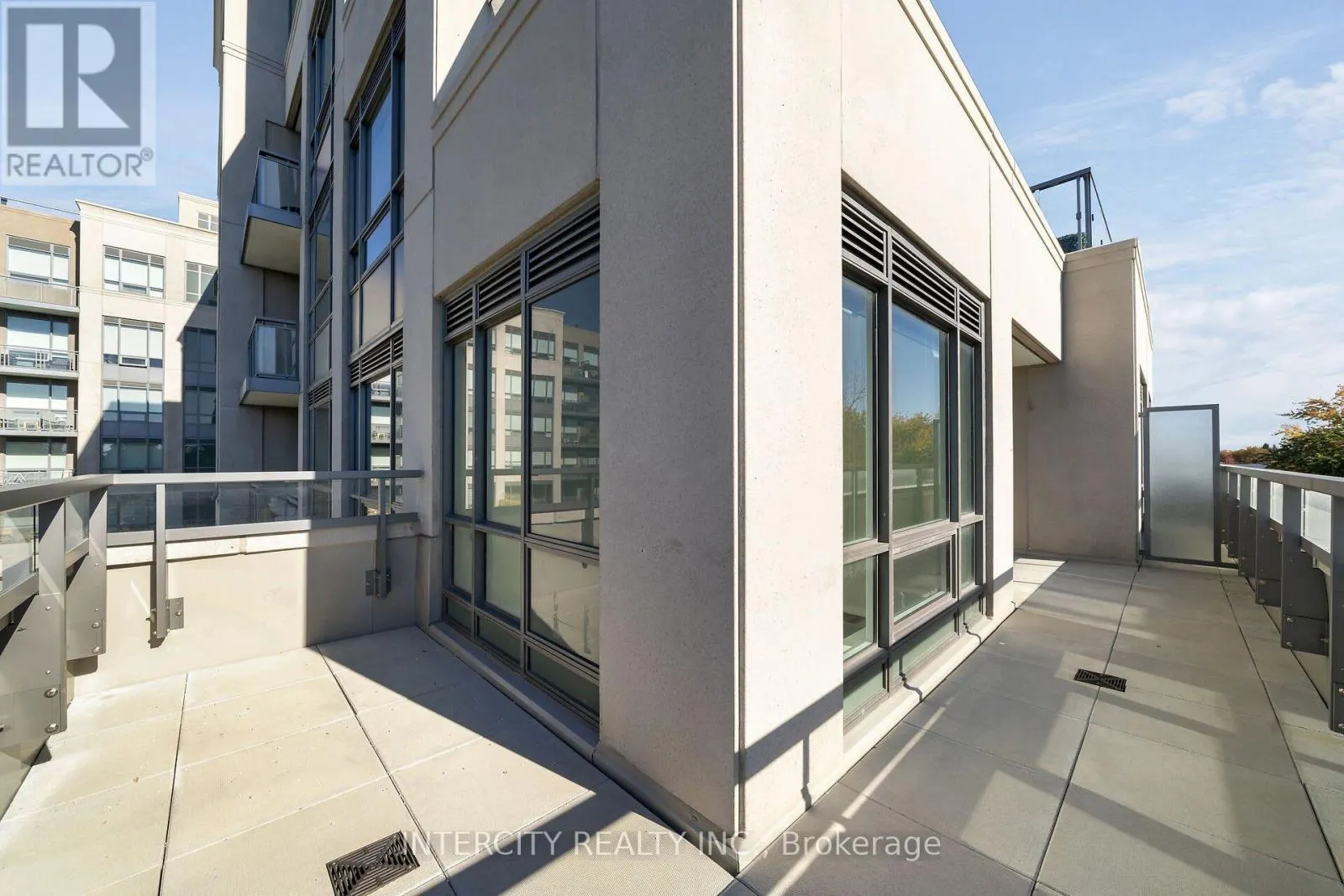 351 - 2075 KING ROAD