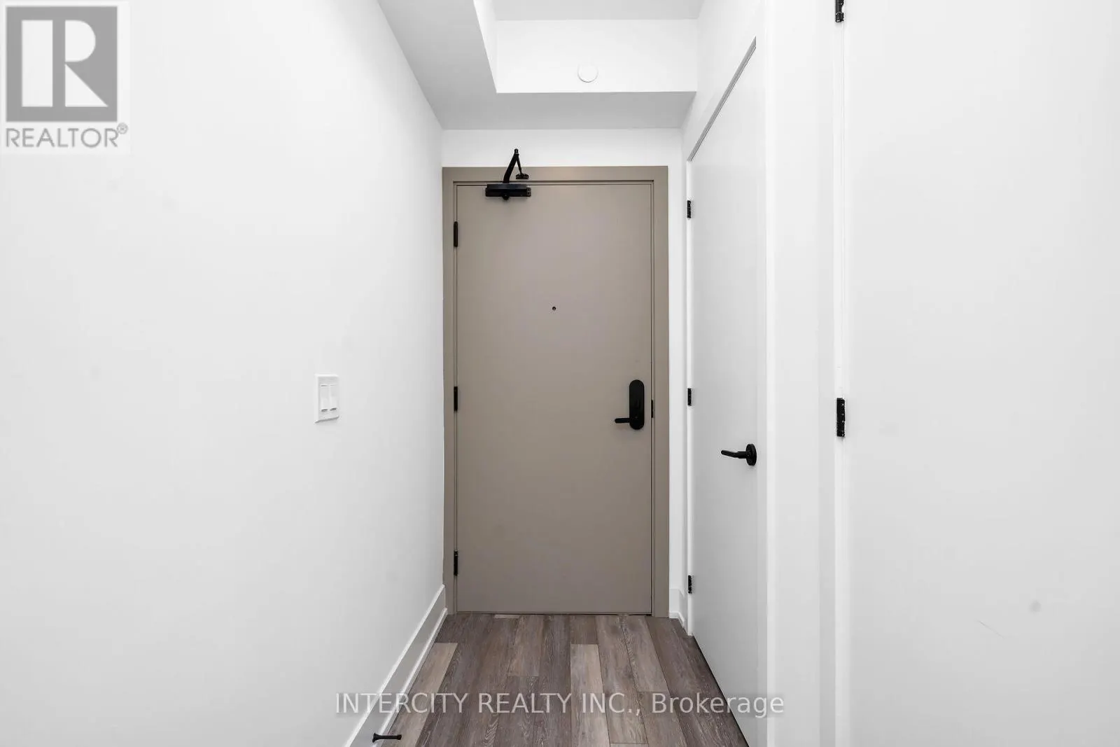 351 - 2075 KING ROAD