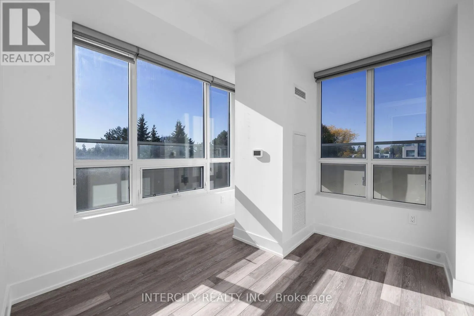 351 - 2075 KING ROAD