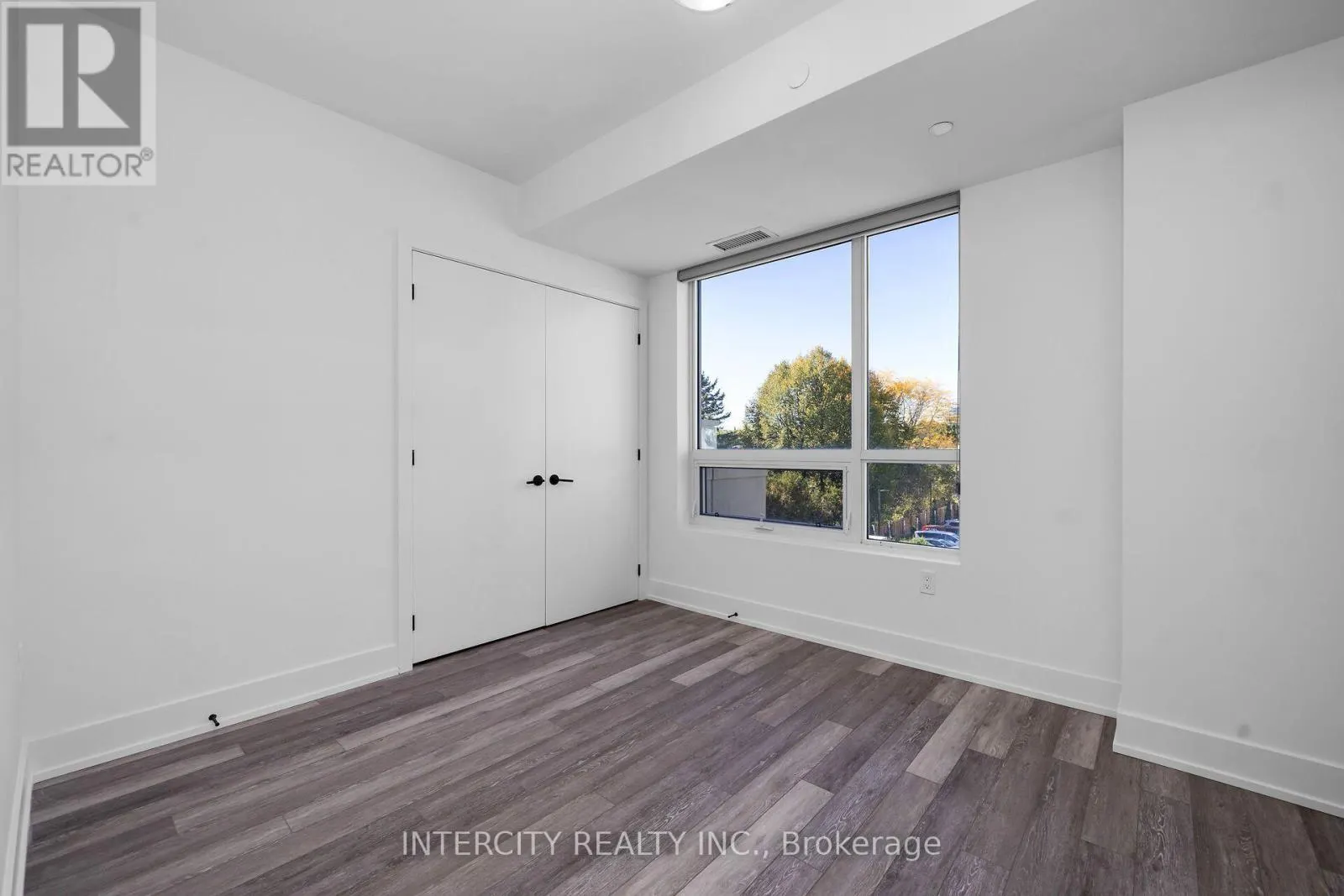 351 - 2075 KING ROAD