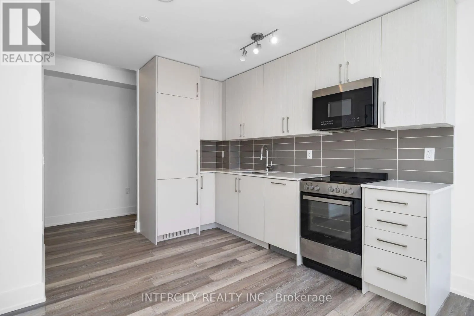 351 - 2075 KING ROAD