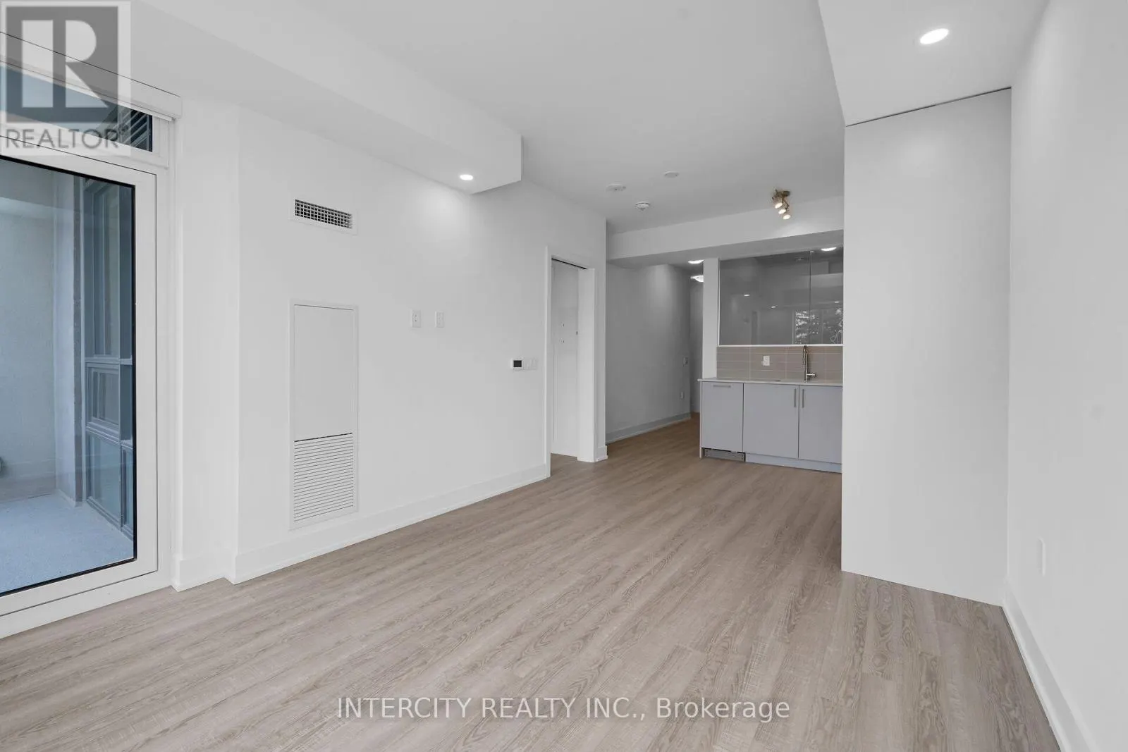 340 - 2075 KING ROAD