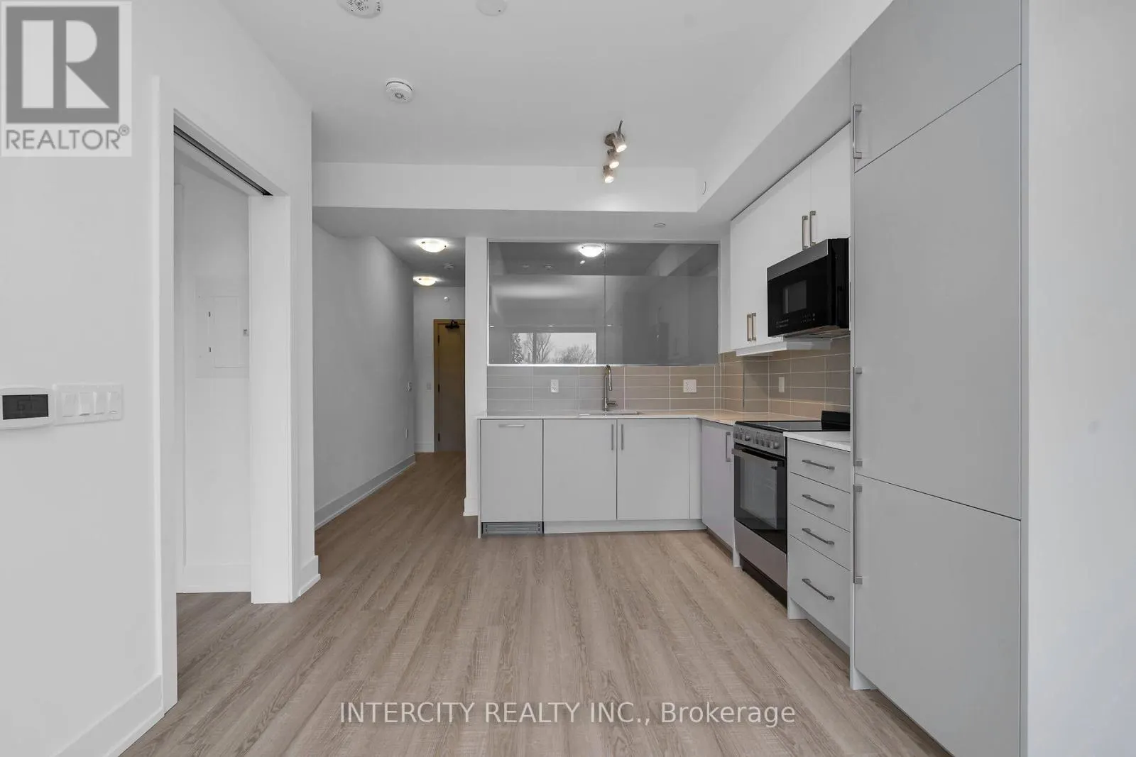340 - 2075 KING ROAD