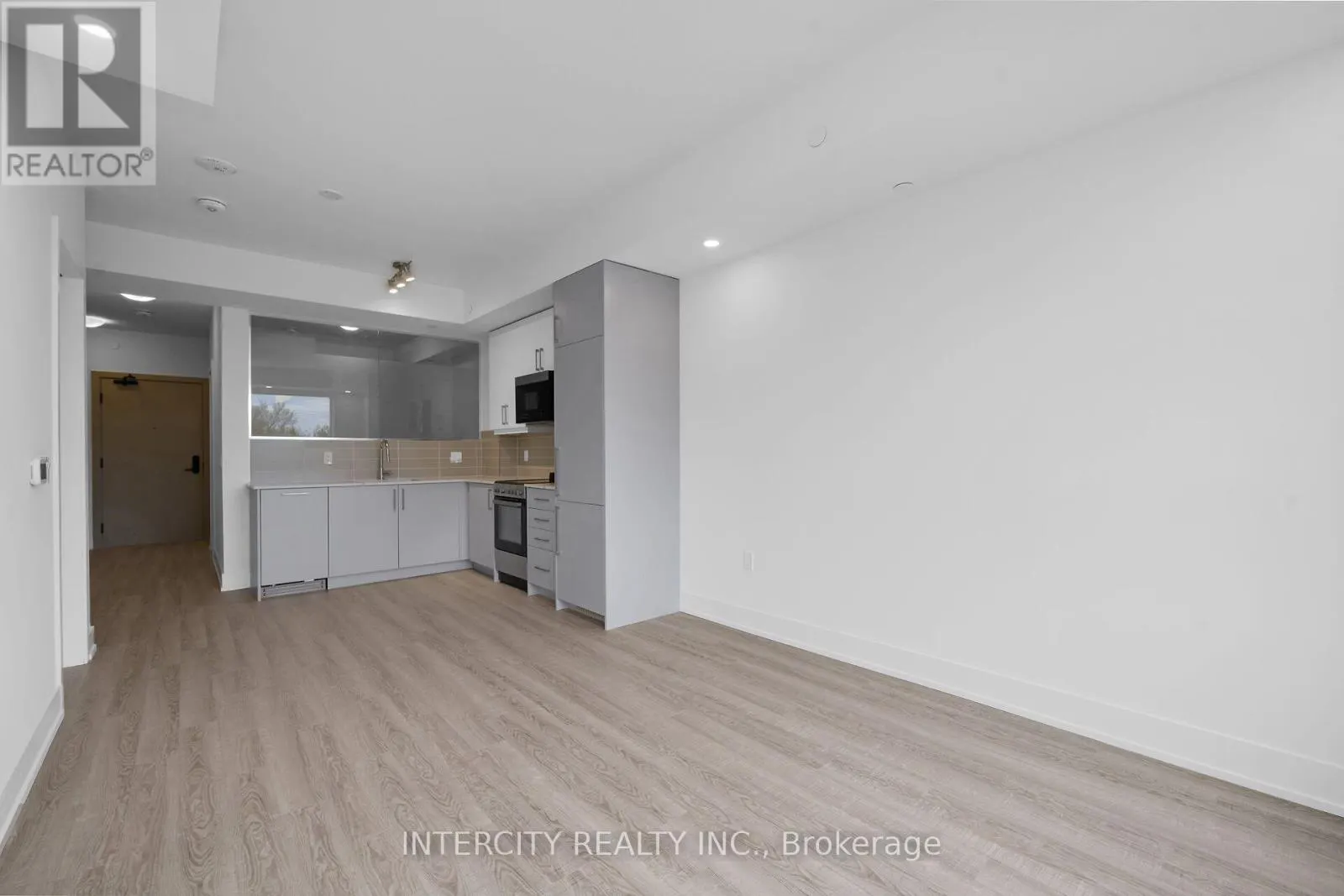 340 - 2075 KING ROAD
