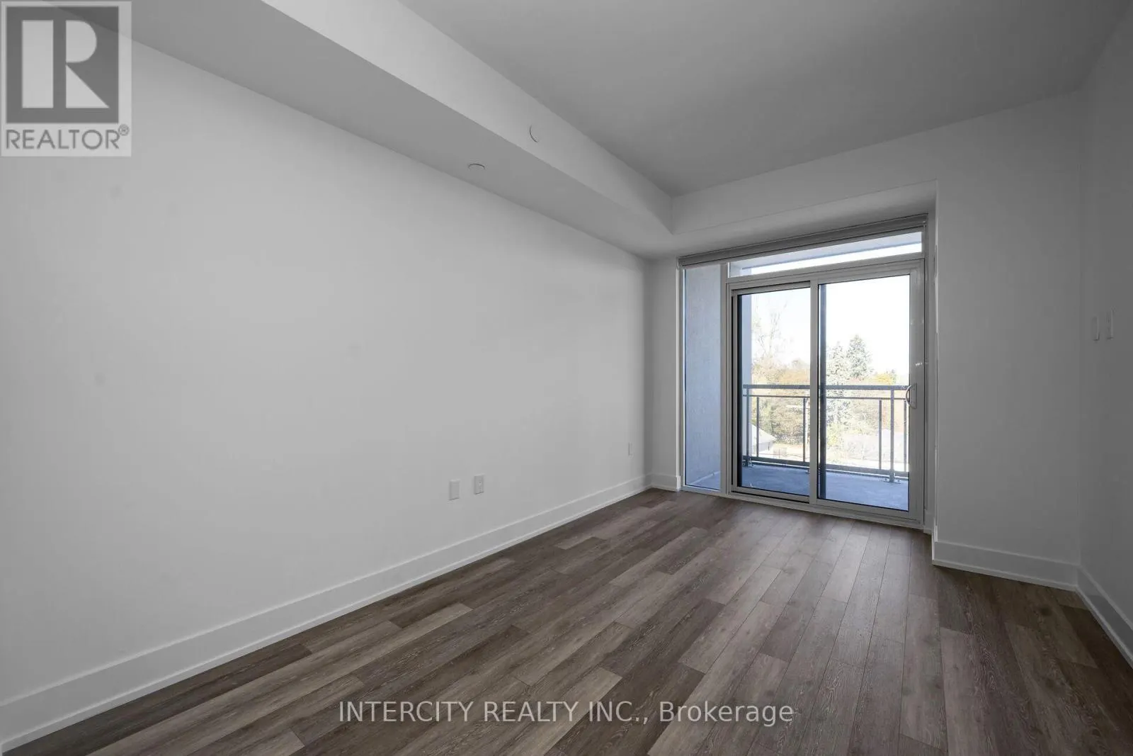 433 - 2075 KING ROAD