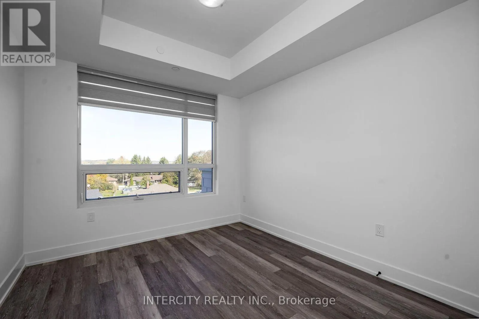 433 - 2075 KING ROAD