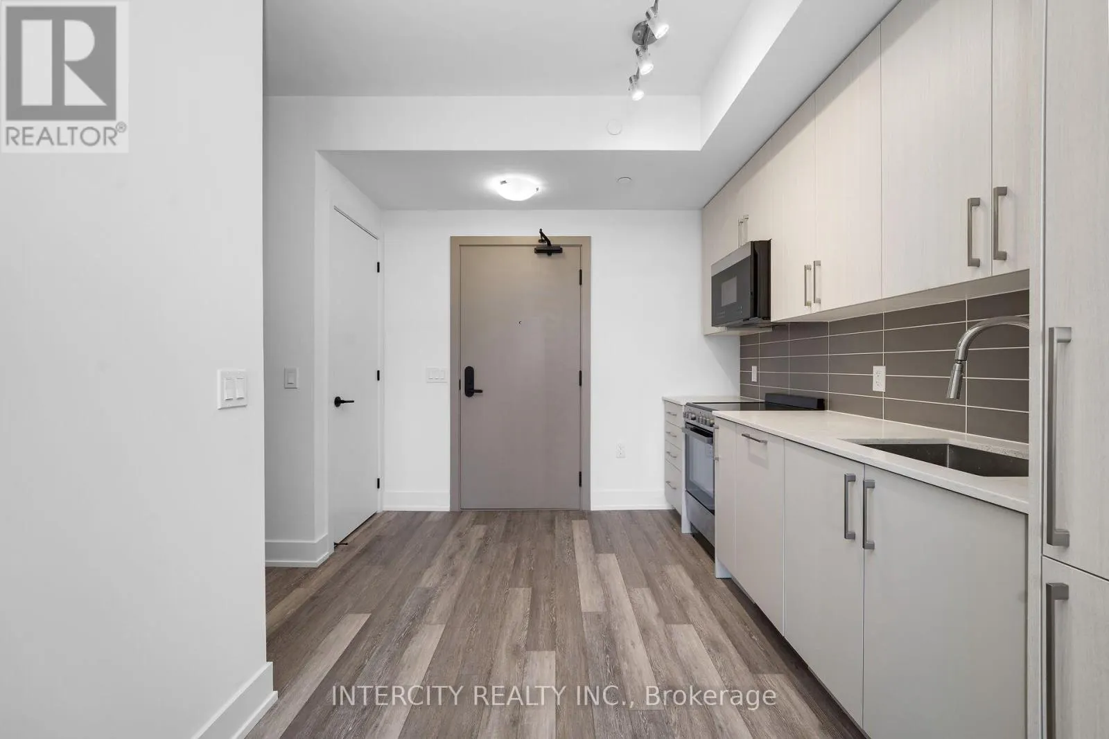 433 - 2075 KING ROAD