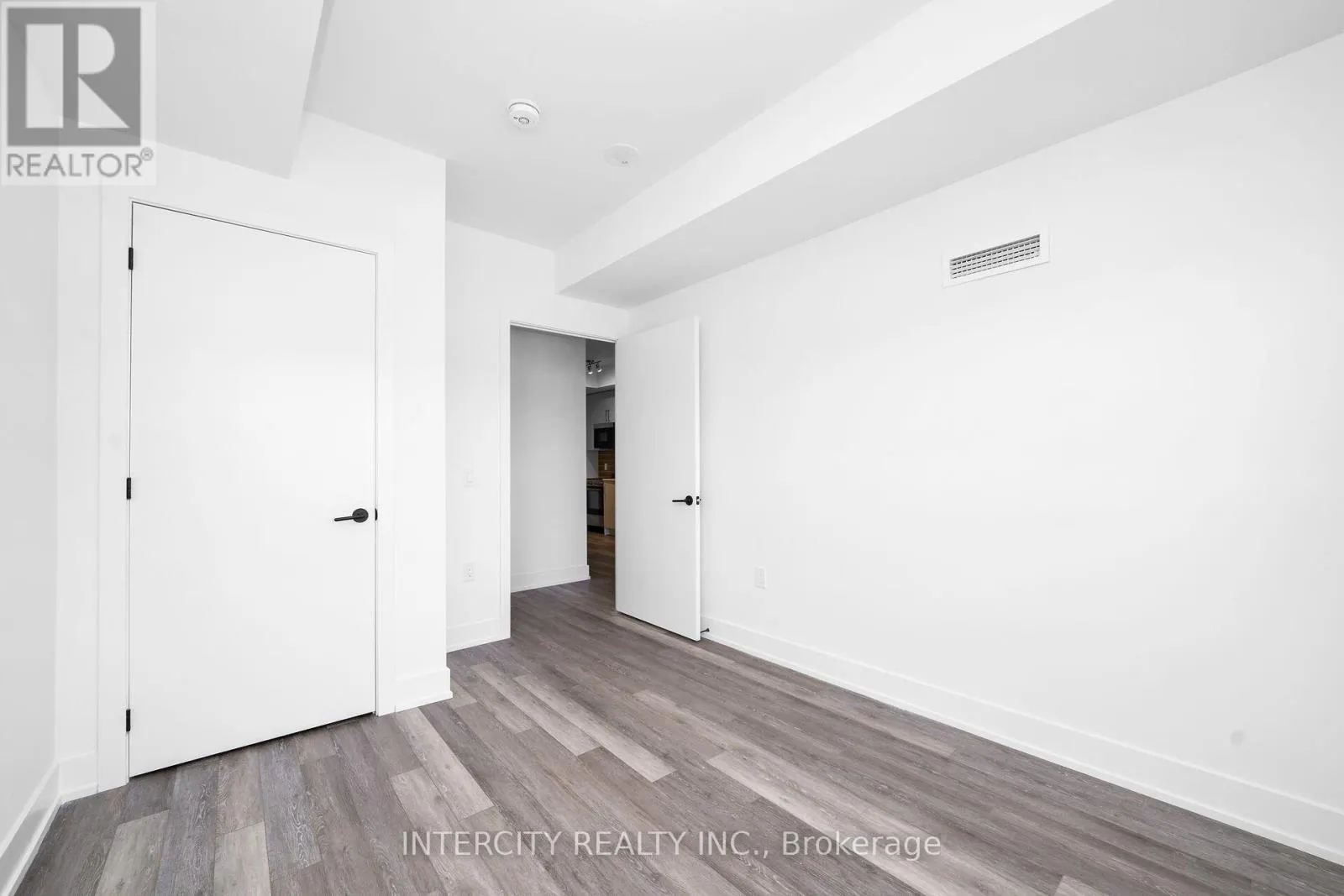 433 - 2075 KING ROAD