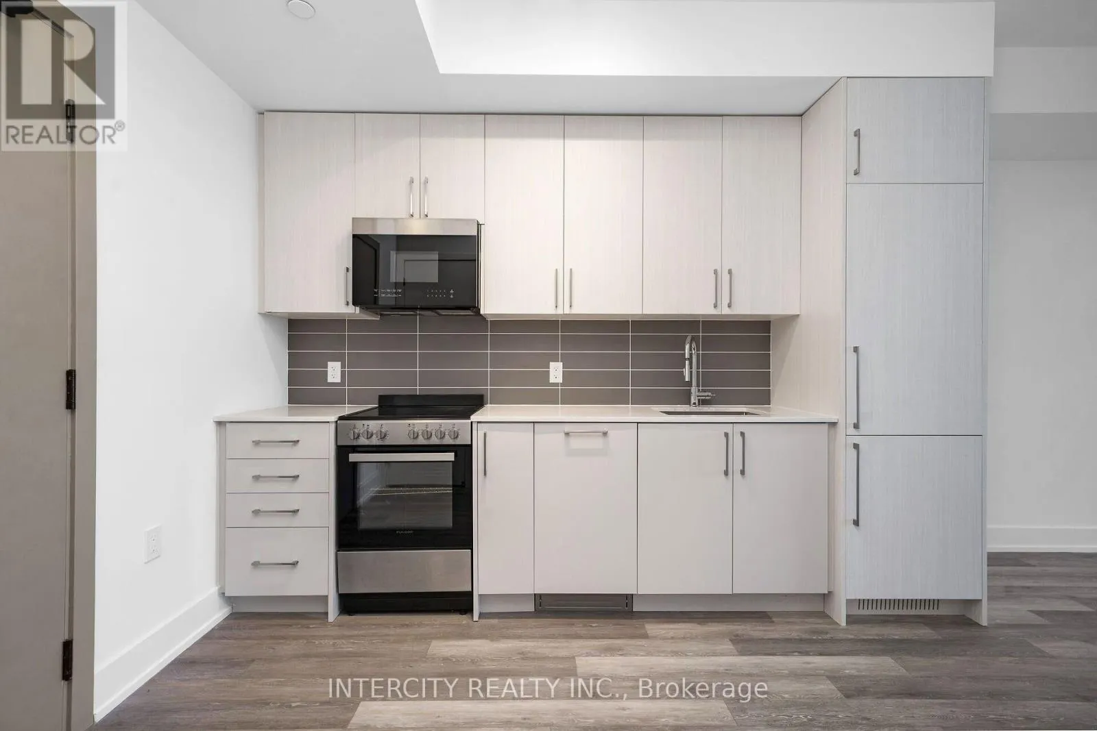 433 - 2075 KING ROAD