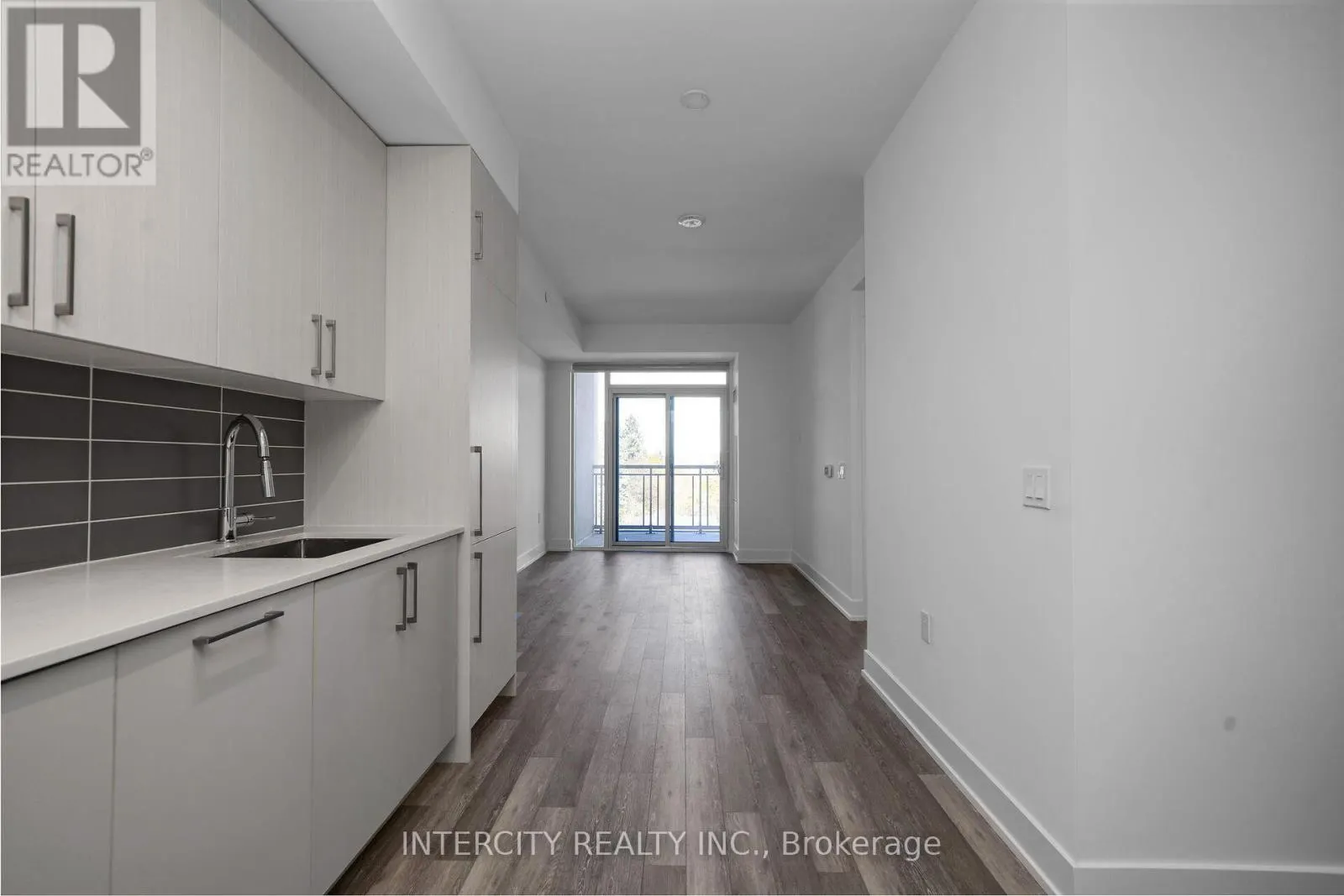 433 - 2075 KING ROAD