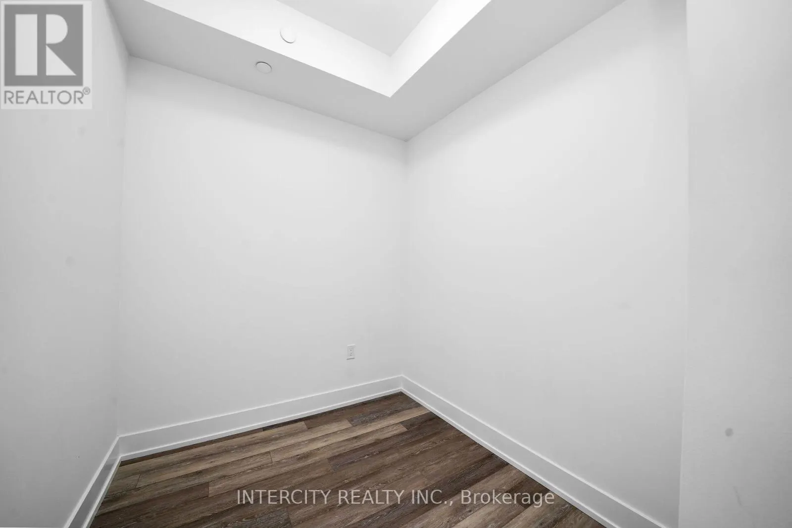 433 - 2075 KING ROAD