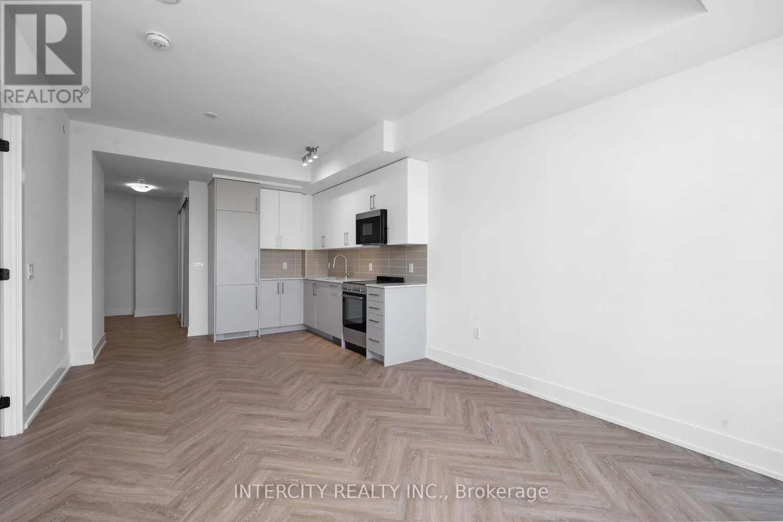248 - 2075 KING ROAD