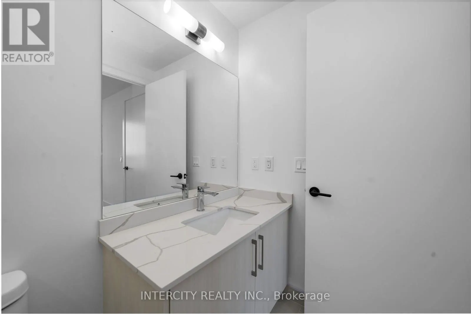248 - 2075 KING ROAD