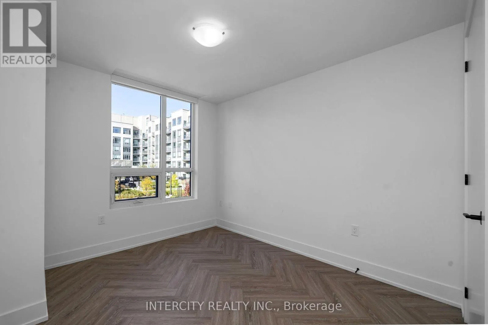 248 - 2075 KING ROAD