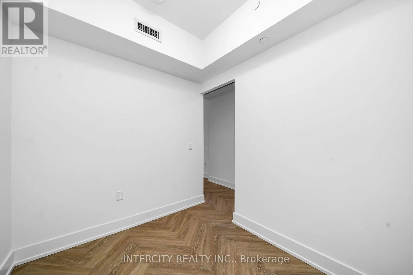 248 - 2075 KING ROAD