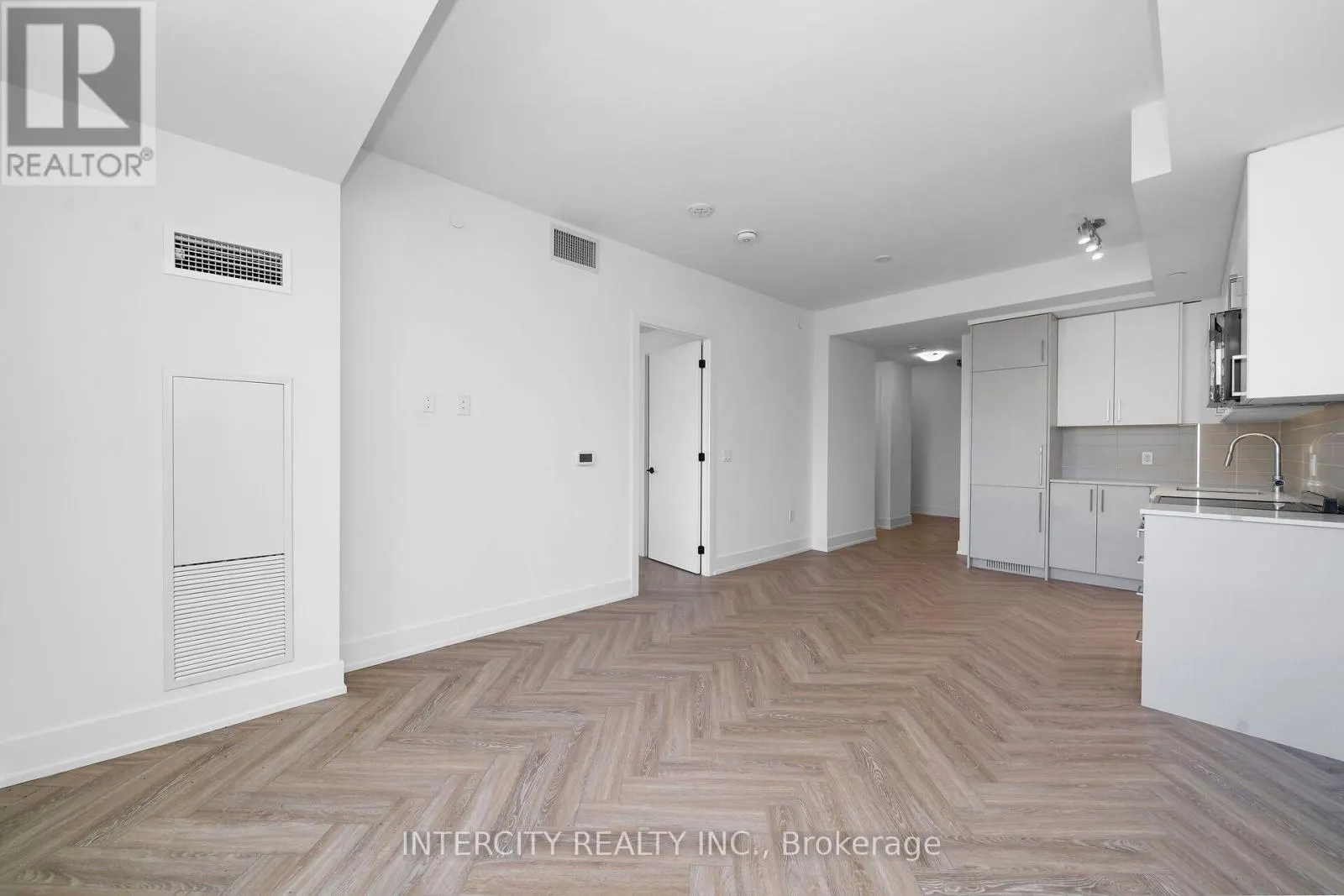 248 - 2075 KING ROAD