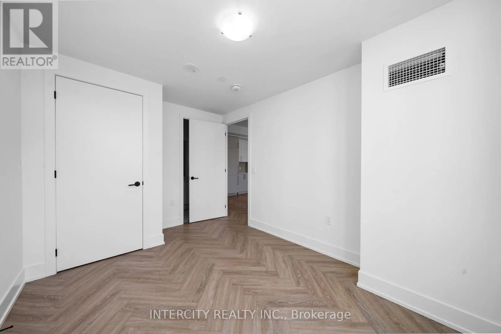 248 - 2075 KING ROAD