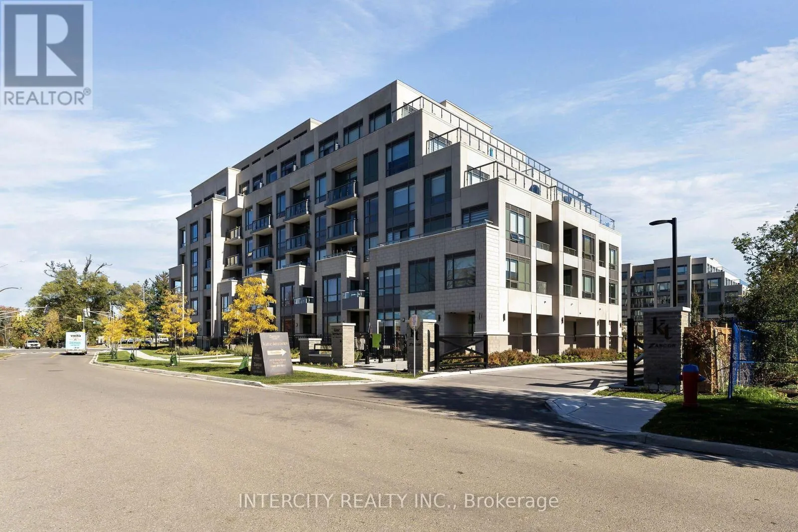 248 - 2075 KING ROAD
