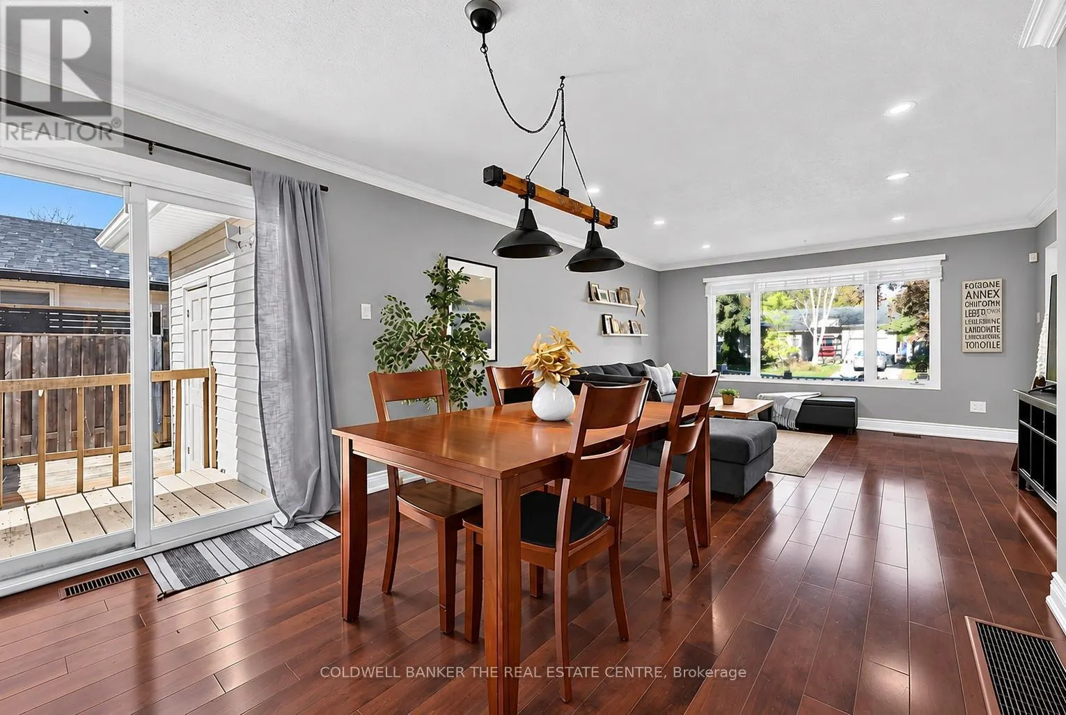 836 ELGIN STREET