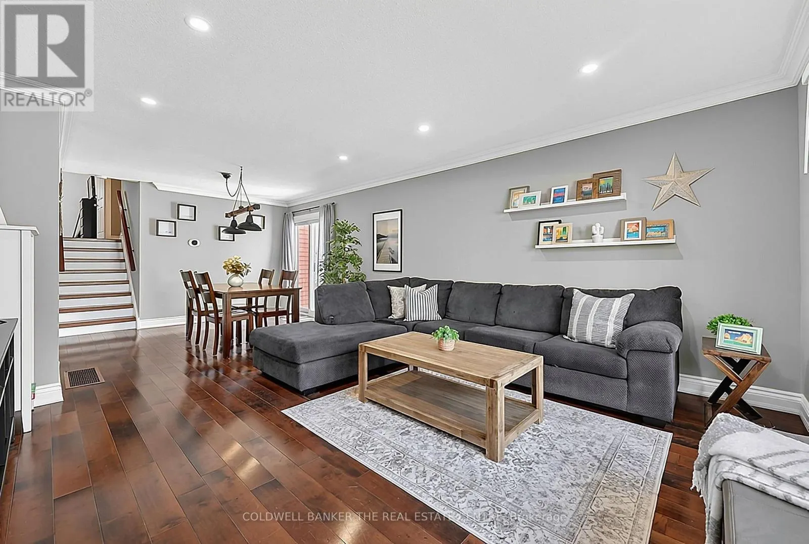 836 ELGIN STREET