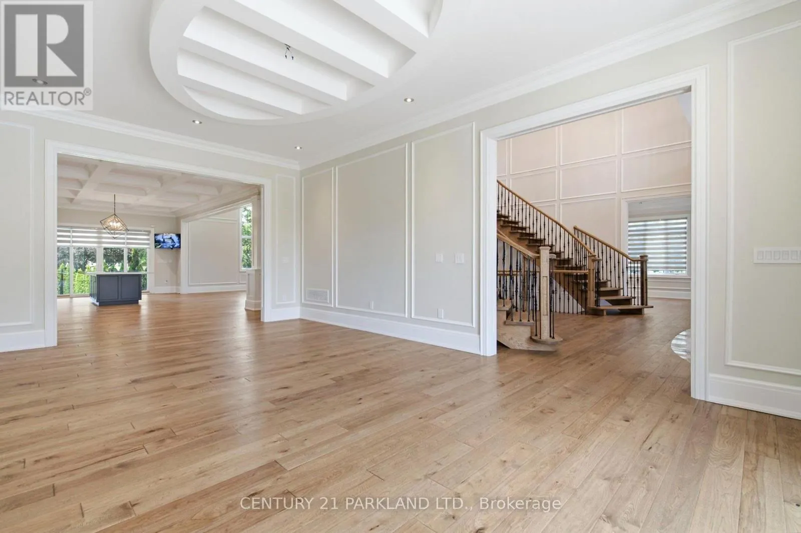 12 HOLLYWOOD CRESCENT
