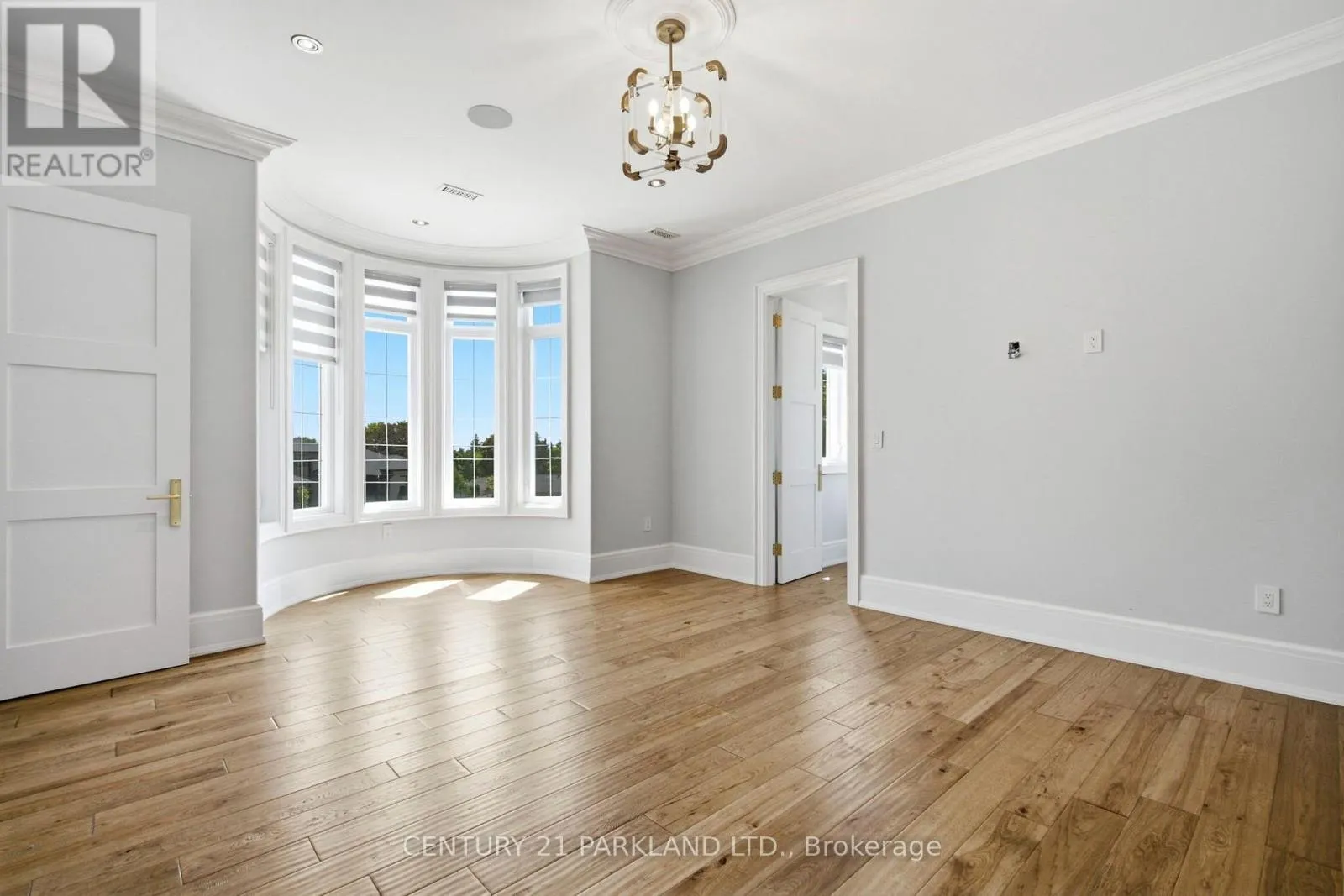 12 HOLLYWOOD CRESCENT