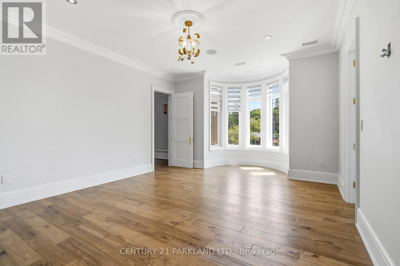 12 HOLLYWOOD CRESCENT