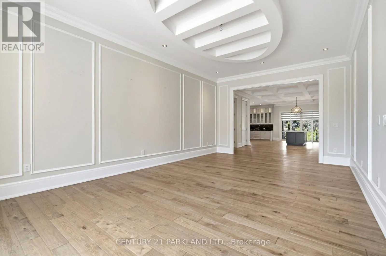 12 HOLLYWOOD CRESCENT