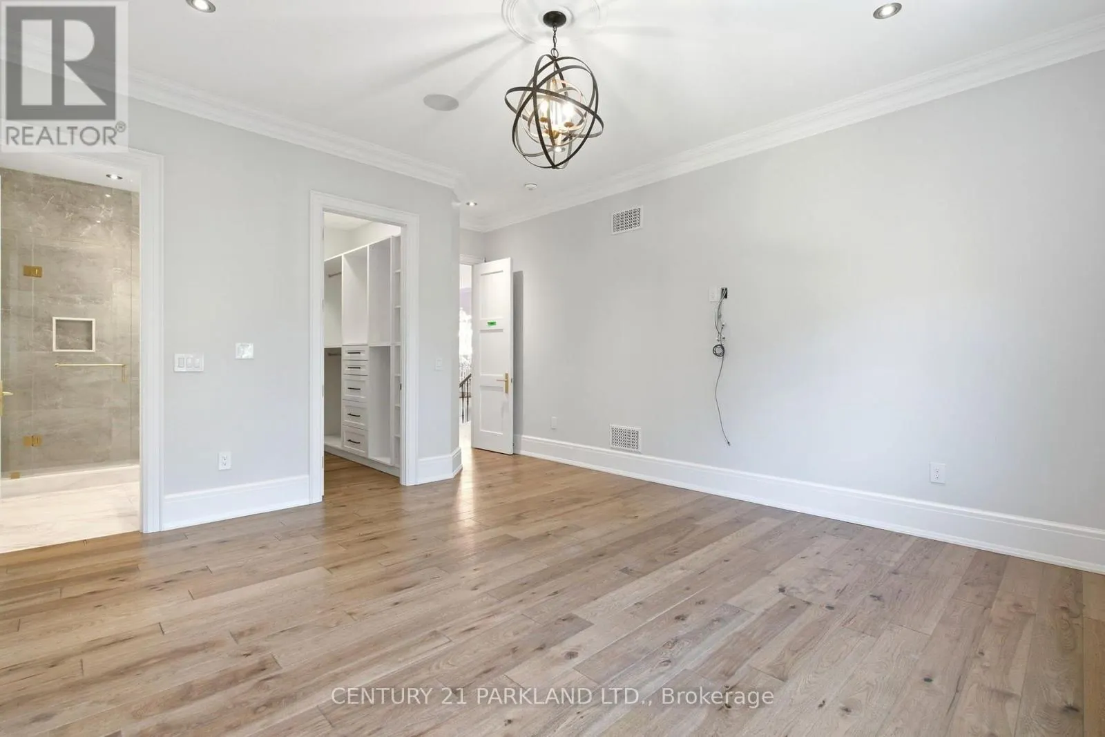 12 HOLLYWOOD CRESCENT