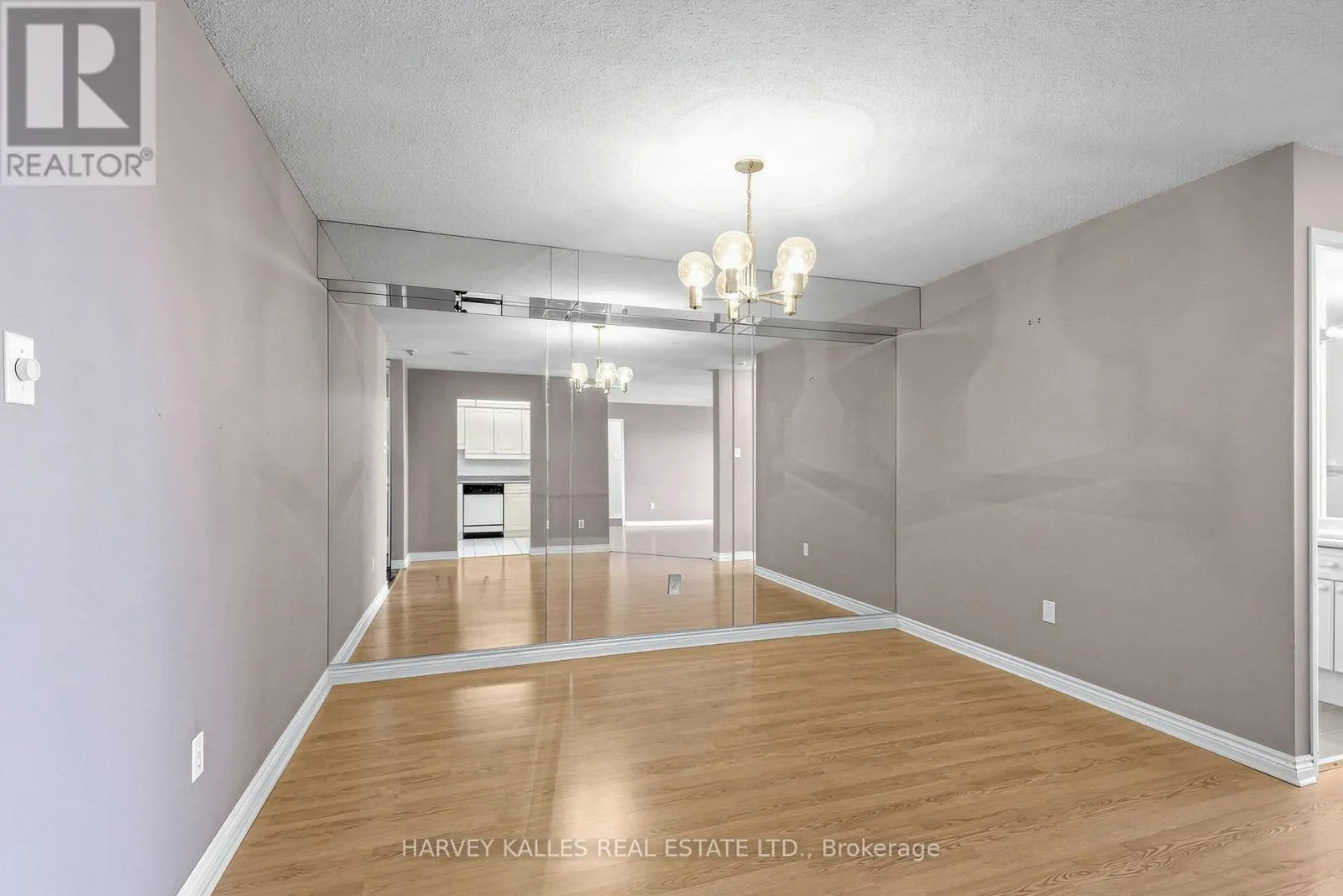 1206 - 1 CLARK AVENUE W