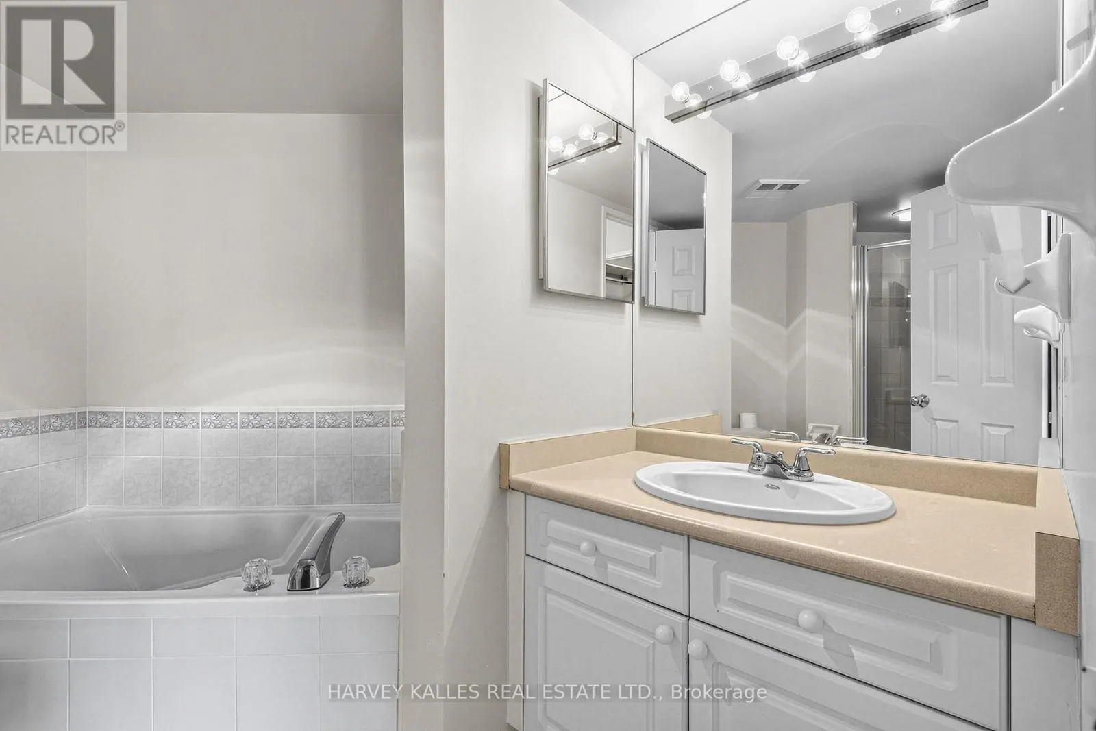 1206 - 1 CLARK AVENUE W