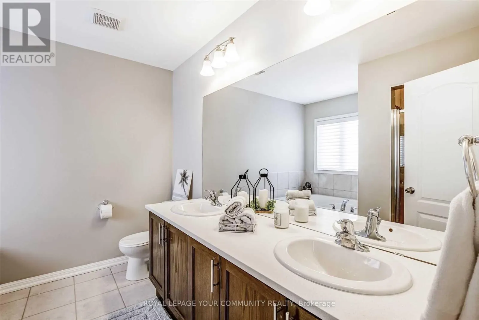 16 DON HADDEN CRESCENT