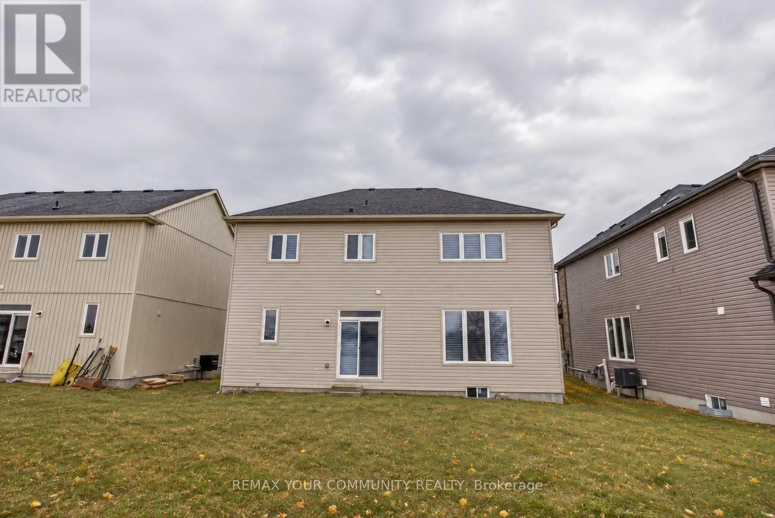 16 DON HADDEN CRESCENT