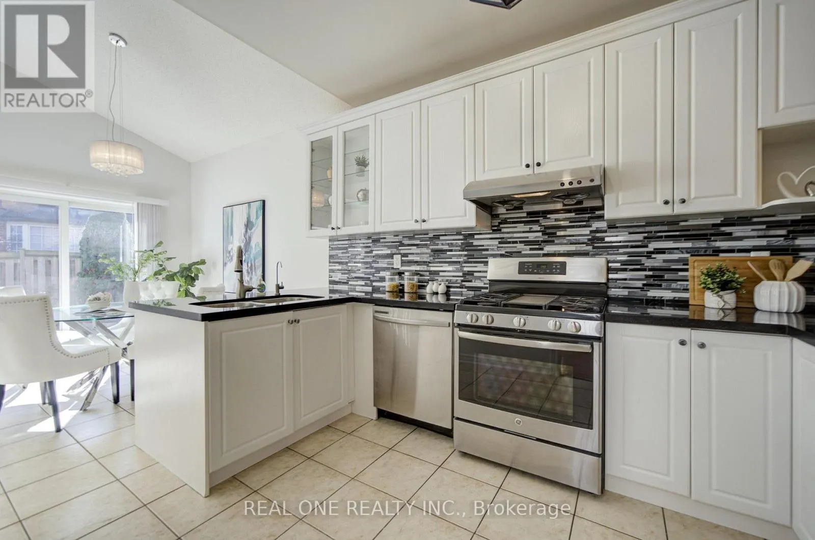39 BALSAMWOOD ROAD